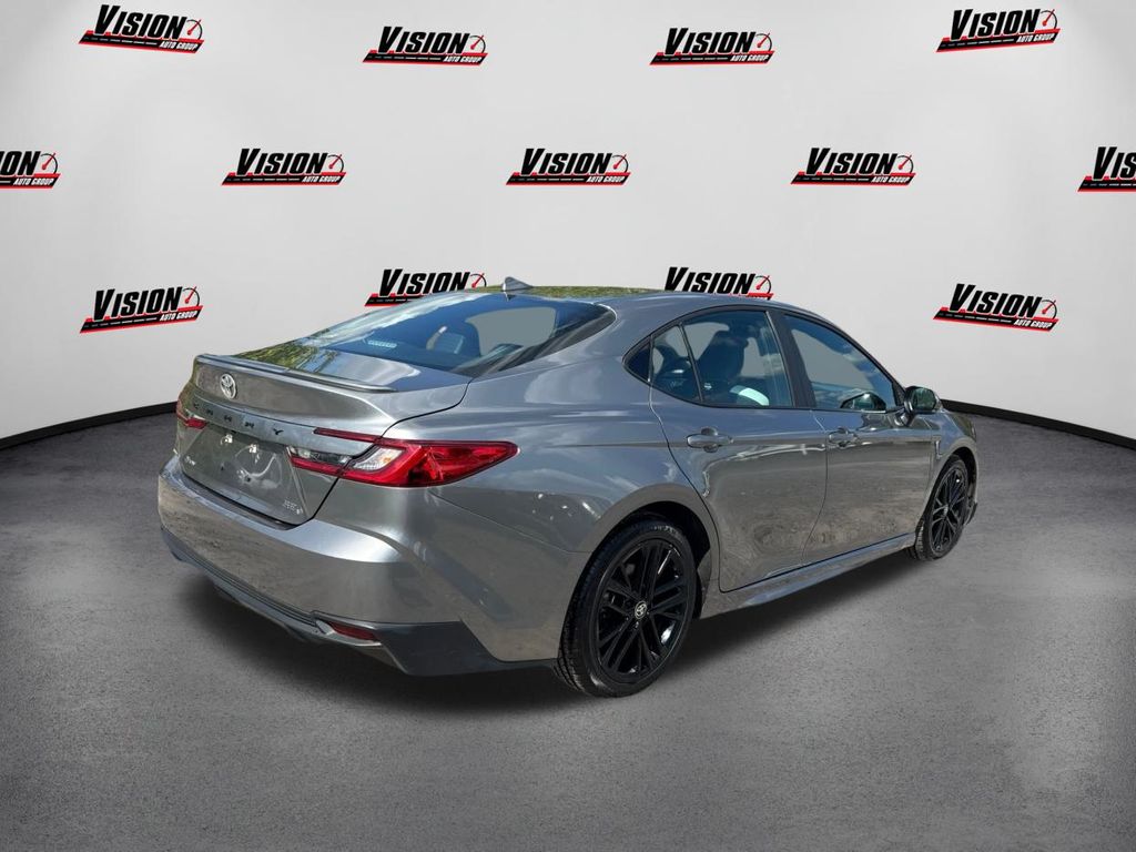 2025 Toyota Camry SE photo 5