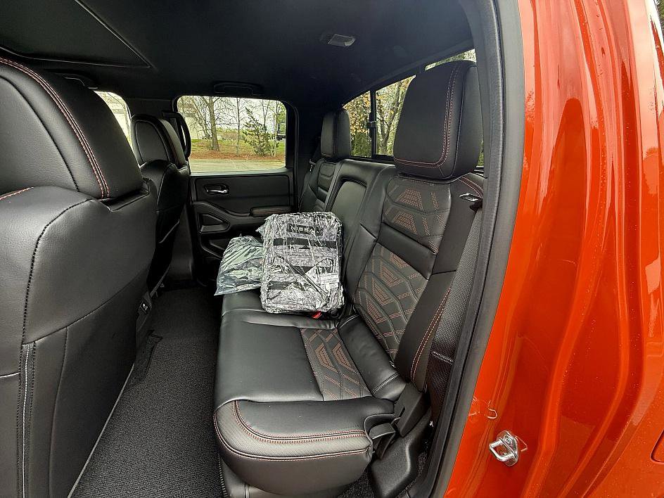 2025 Nissan Frontier PRO-4X photo 11
