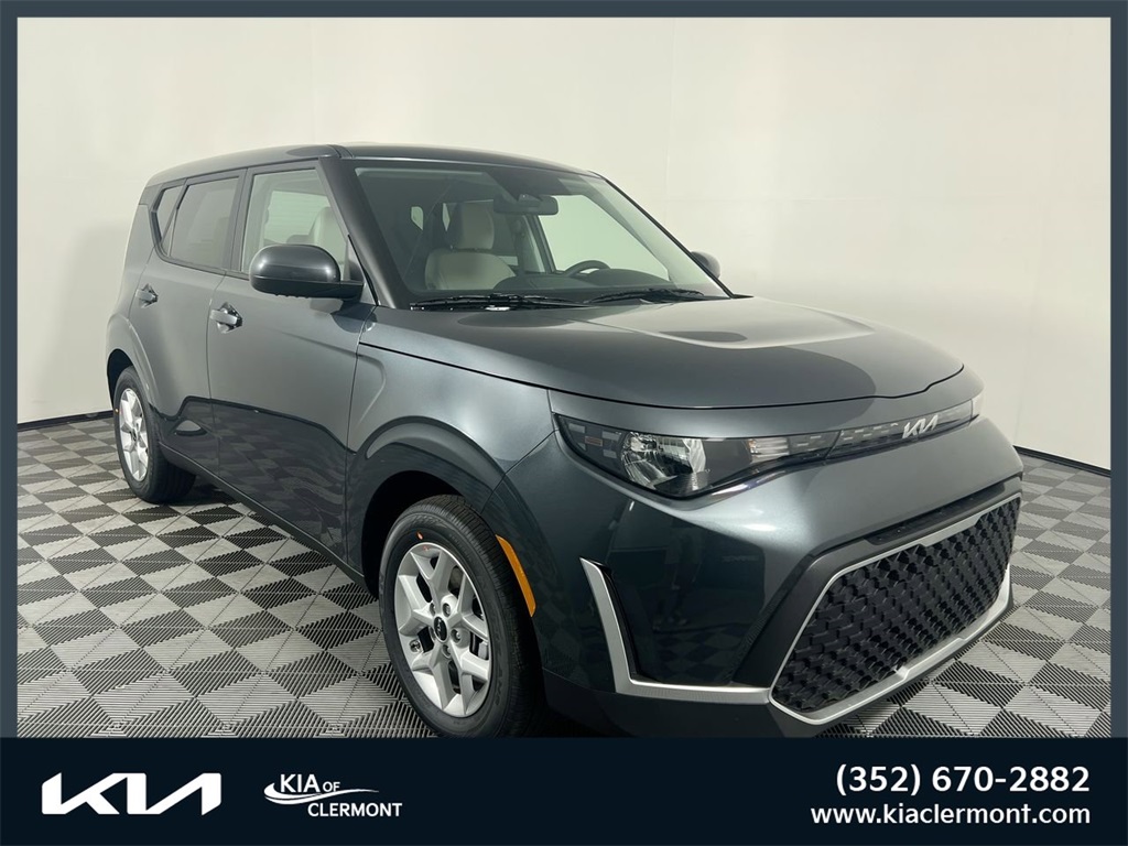 2025 Kia Soul LX's photo