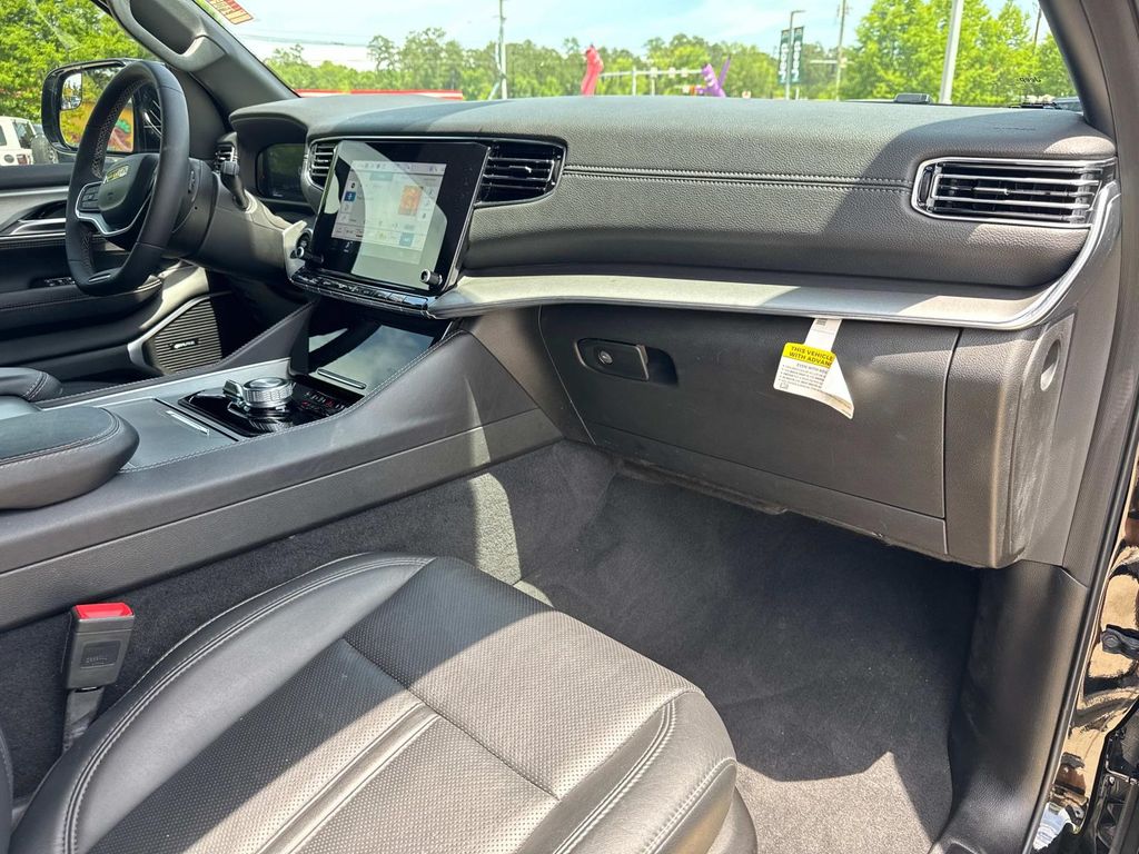 2023 Jeep Wagoneer Series II Carbide photo 10