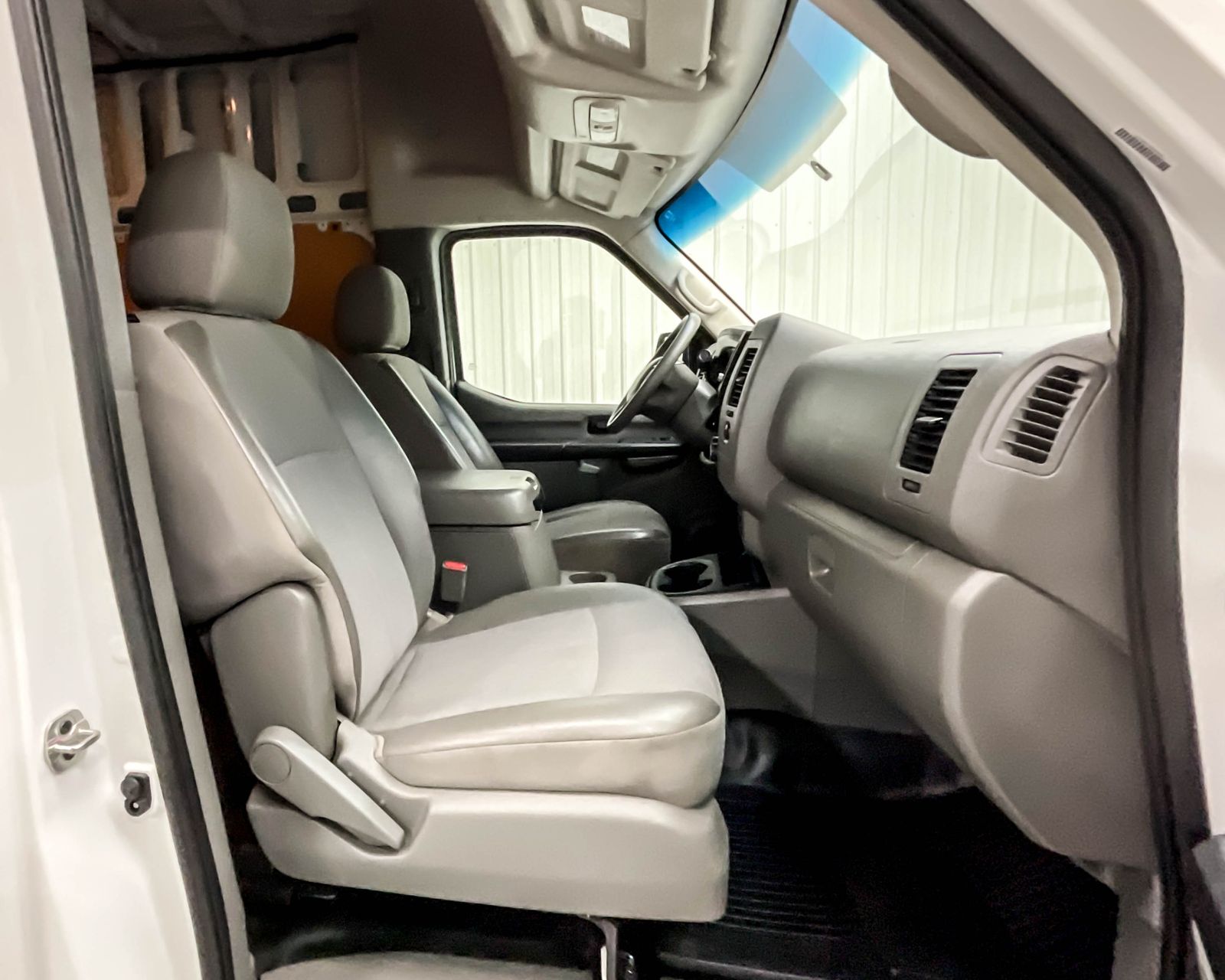 2021 Nissan NV2500 HD SV photo 12