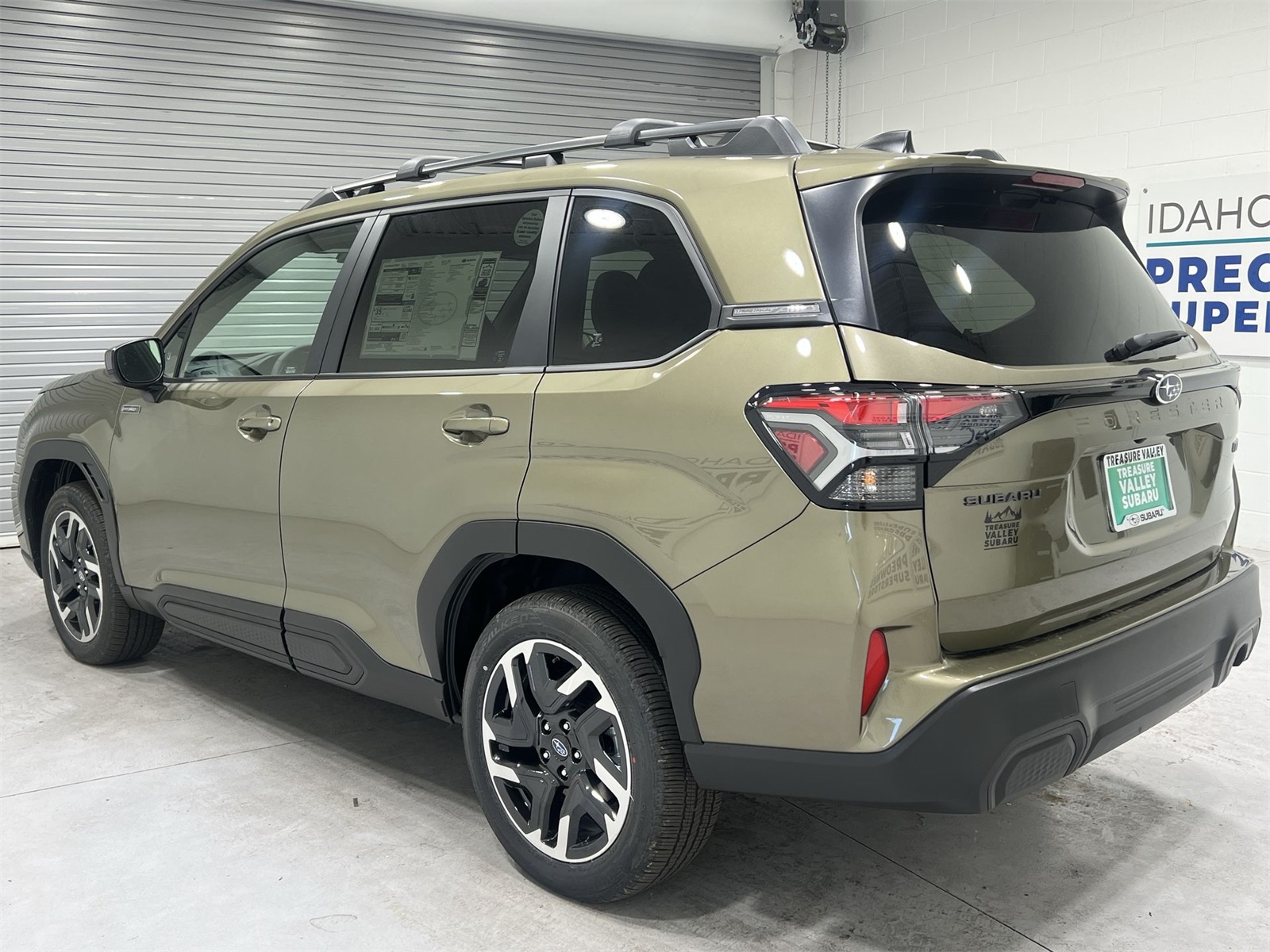 2025 Subaru Forester Premium photo 6