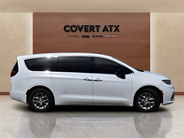 2025 Chrysler Pacifica photo 6