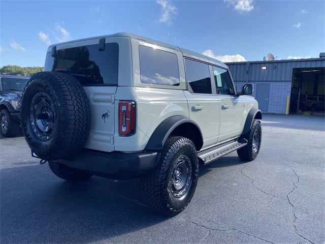 2025 Ford Bronco Outer Banks photo 3