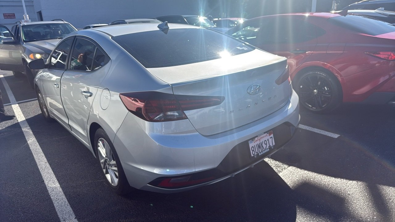 2020 Hyundai Elantra SEL photo 2