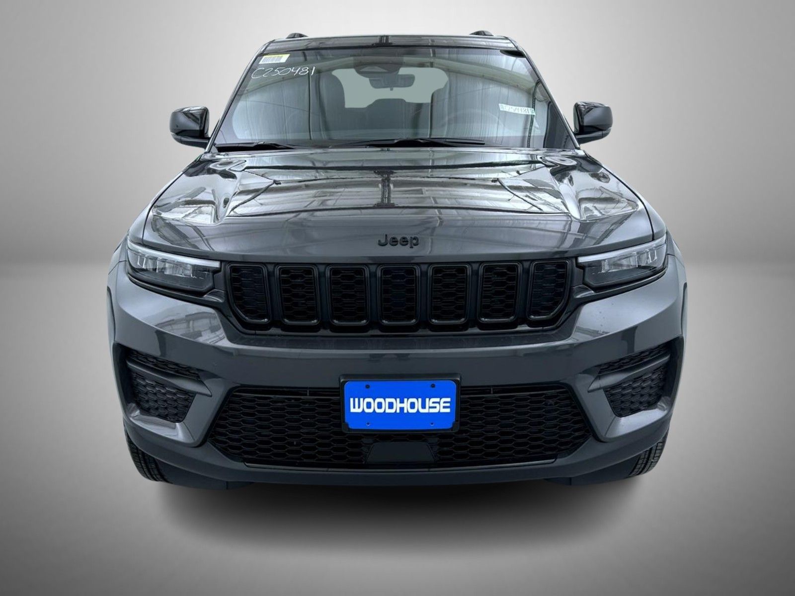2025 Jeep Grand Cherokee Laredo Altitude photo 2