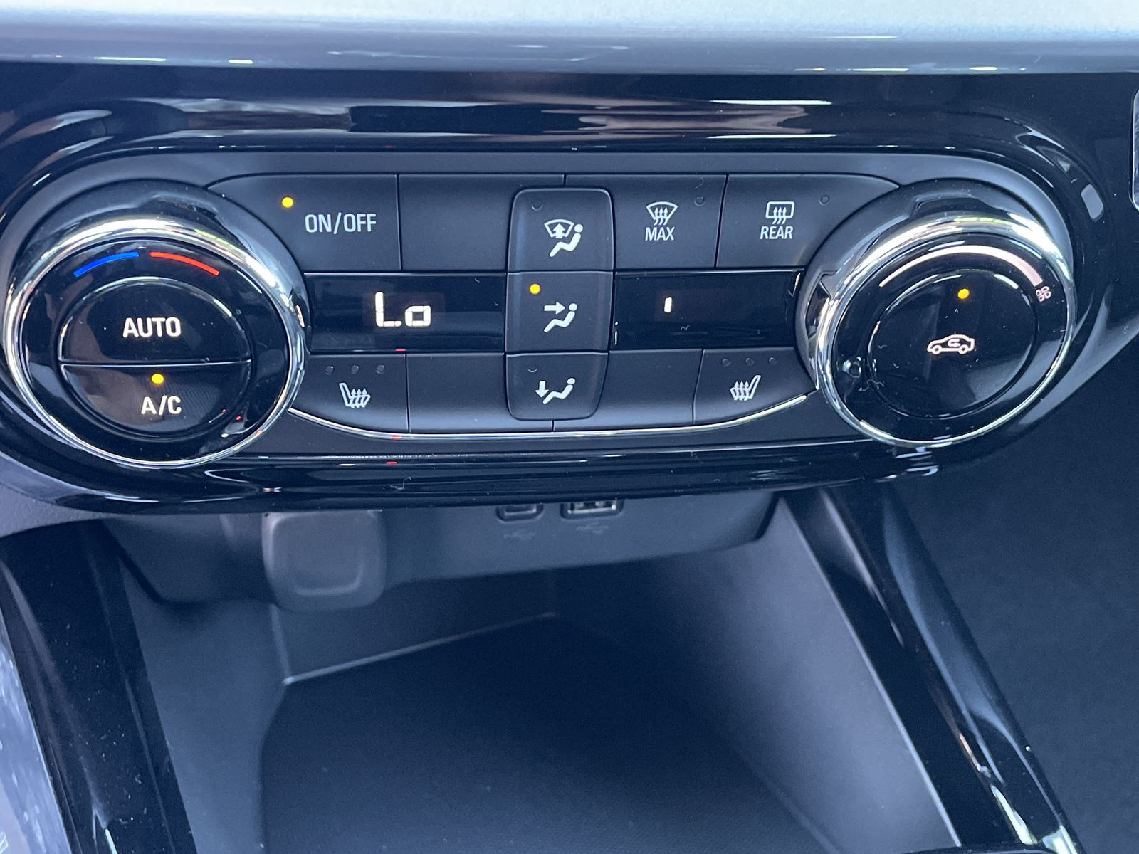 2025 Chevrolet Trax LT photo 14