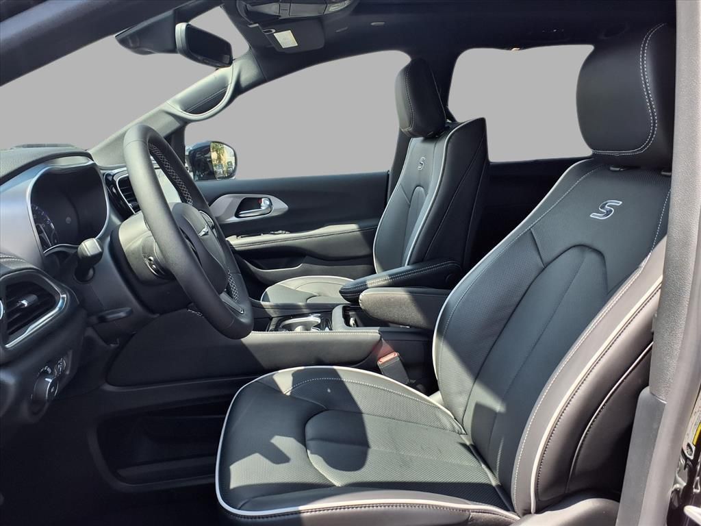 2026 Chrysler Pacifica Limited photo 19