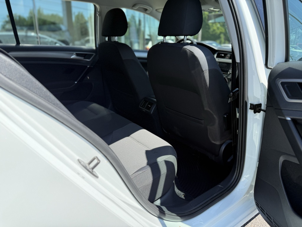 2017 Volkswagen Golf SportWagen S photo 18