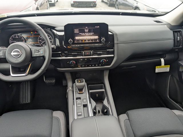 2025 Nissan Pathfinder SV photo 15
