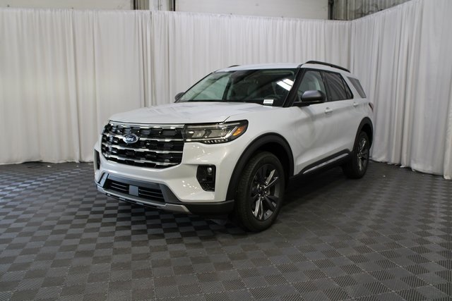 2025 Ford Explorer photo 14