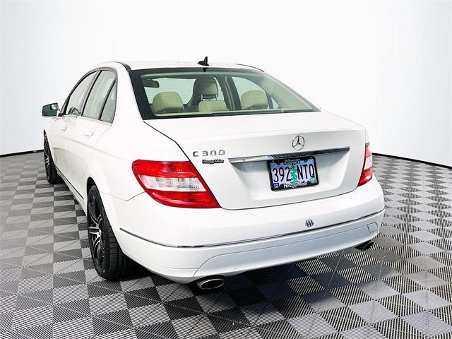2011 Mercedes Benz C 300 Luxury photo 2