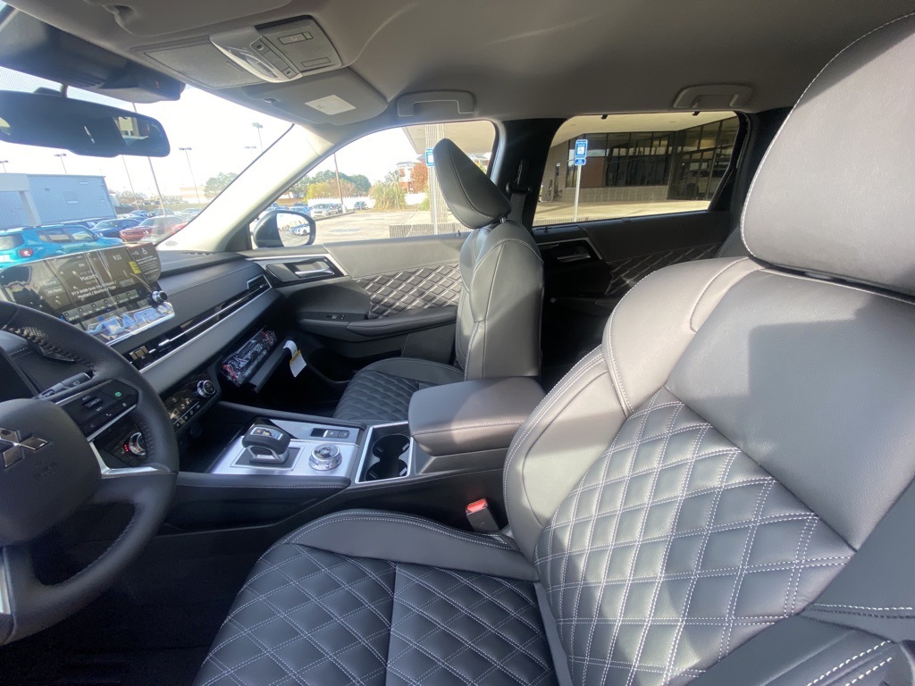 2024 Mitsubishi Outlander SEL photo 12