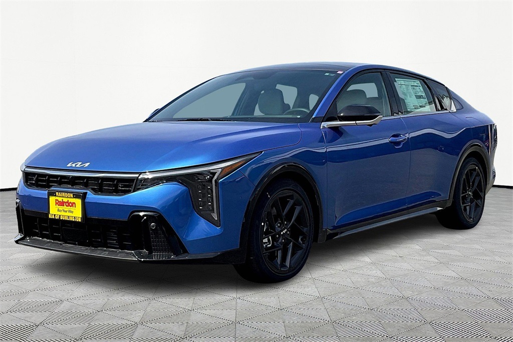 2025 Kia K4 GT-Line Turbo photo 2