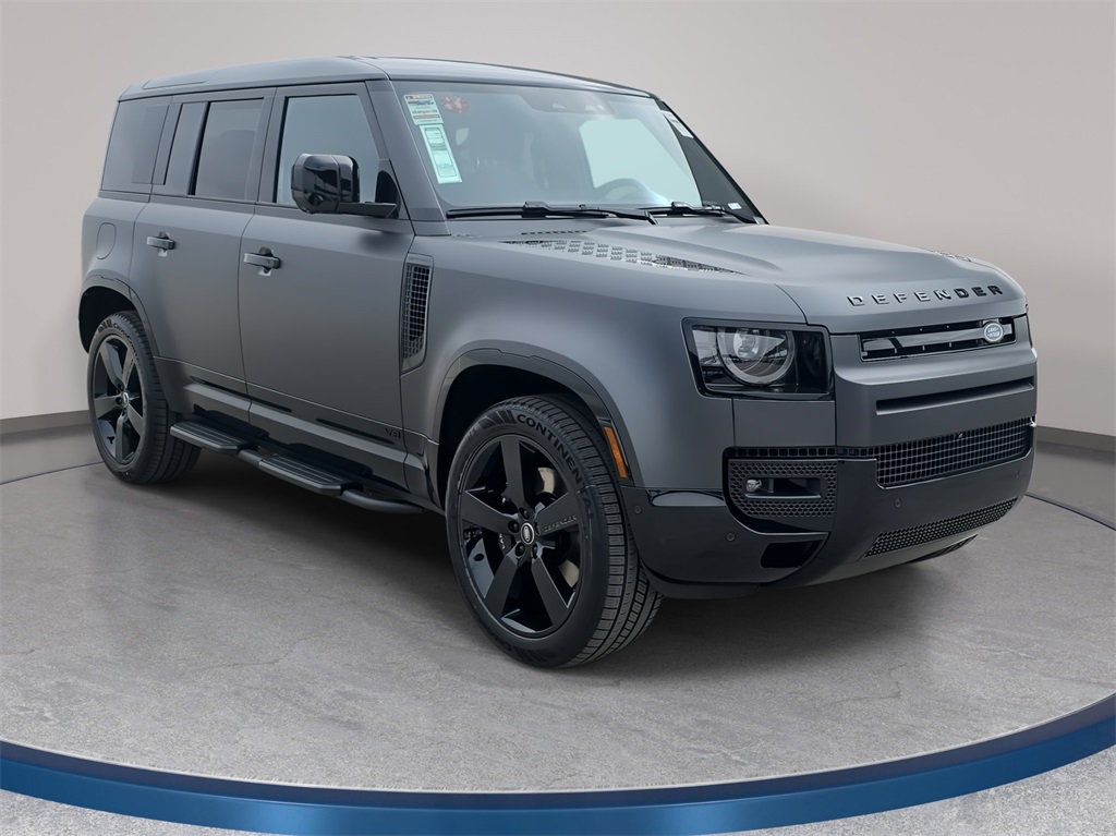 2025 Land Rover Defender 110 V8 photo 3