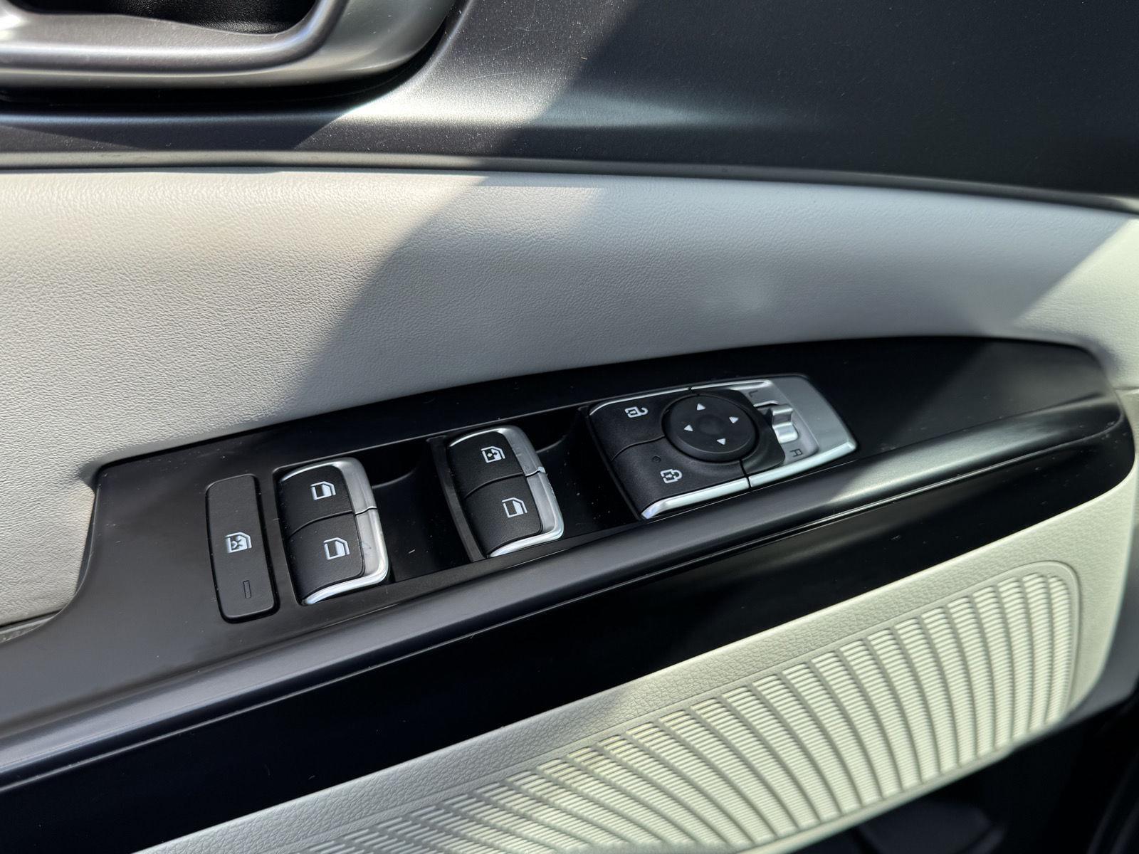 2022 Kia Carnival LX photo 8