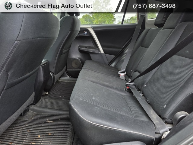 2015 Toyota RAV4 XLE photo 19