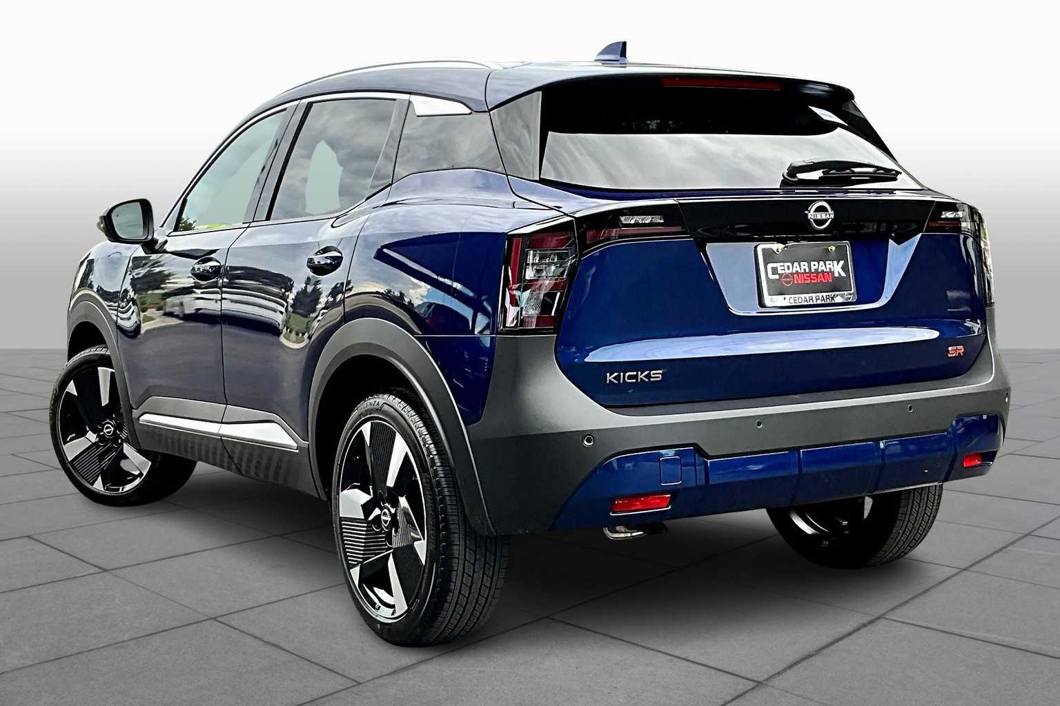 2025 Nissan Kicks SR photo 12