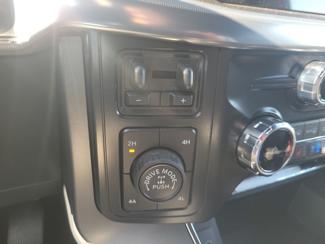 2025 Ford F-150 Lariat photo 8