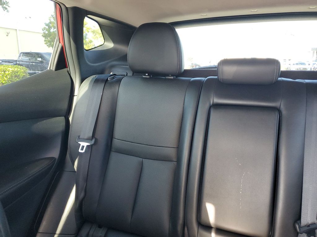 2017 Nissan Rogue Sport SL photo 2