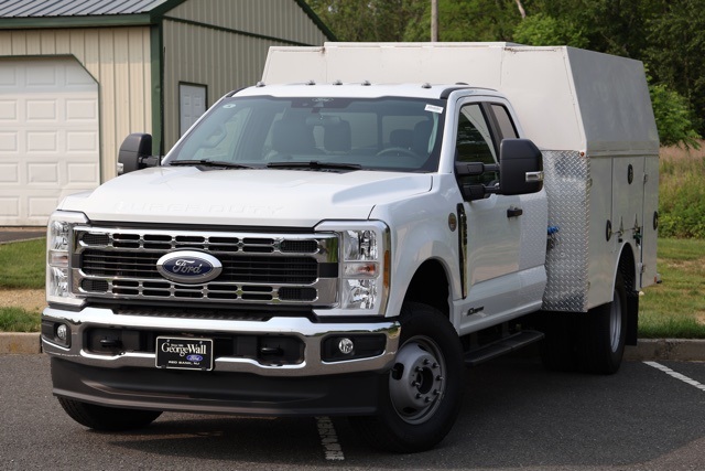 2025 Ford F-350 Super Duty Chassis Cab XL's photo