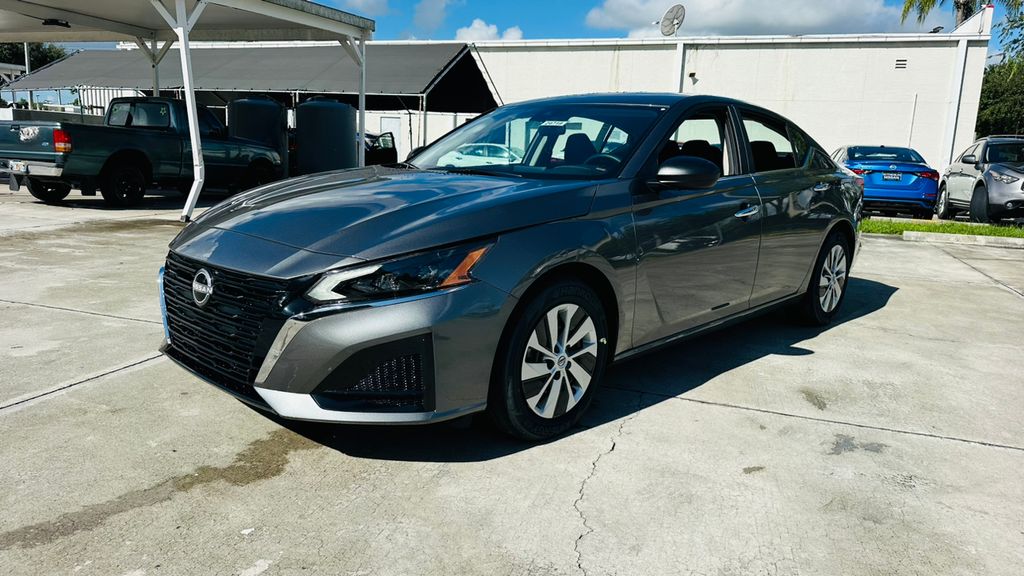 2025 Nissan Altima S photo 3