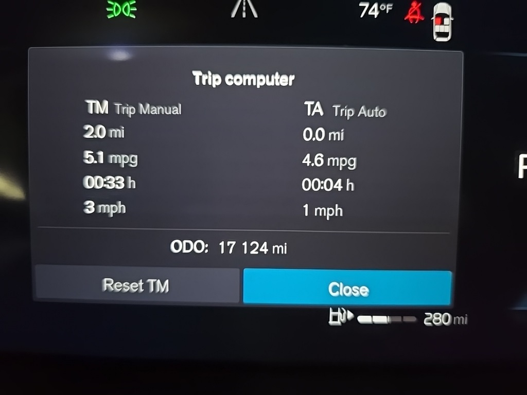 2023 Volvo XC60 B5 Core photo 23
