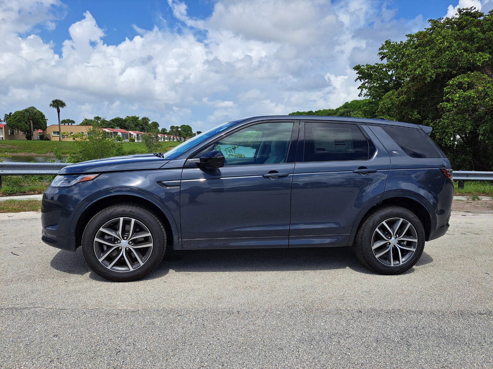 2025 Land Rover Discovery Sport S photo 5