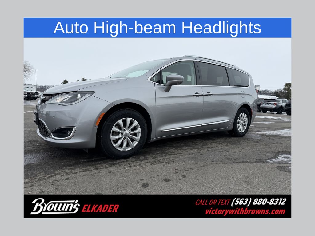 2018 Chrysler Pacifica Touring L's photo