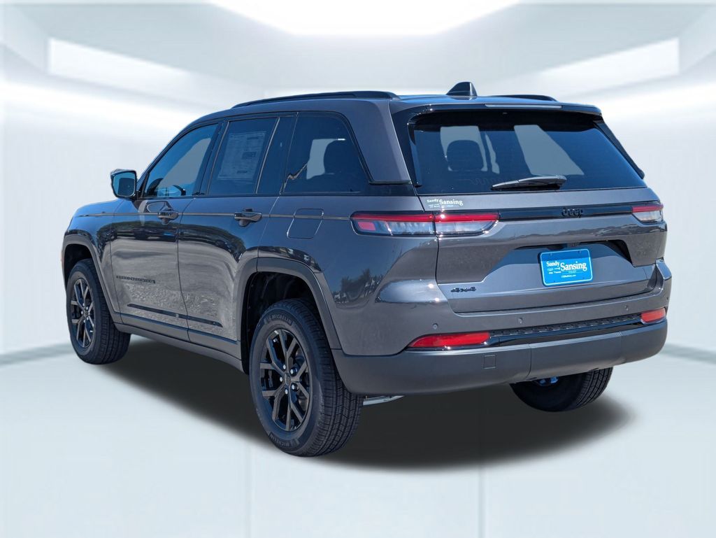 2025 Jeep Grand Cherokee Altitude photo 3