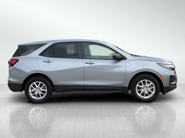 2024 Chevrolet Equinox LS photo 3