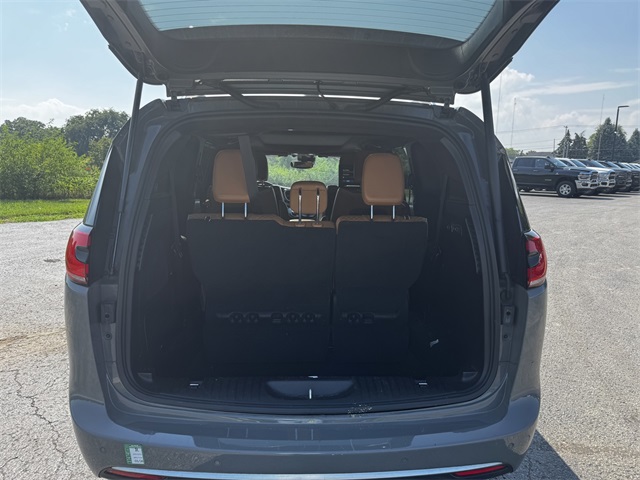 2022 Chrysler Pacifica Pinnacle photo 17