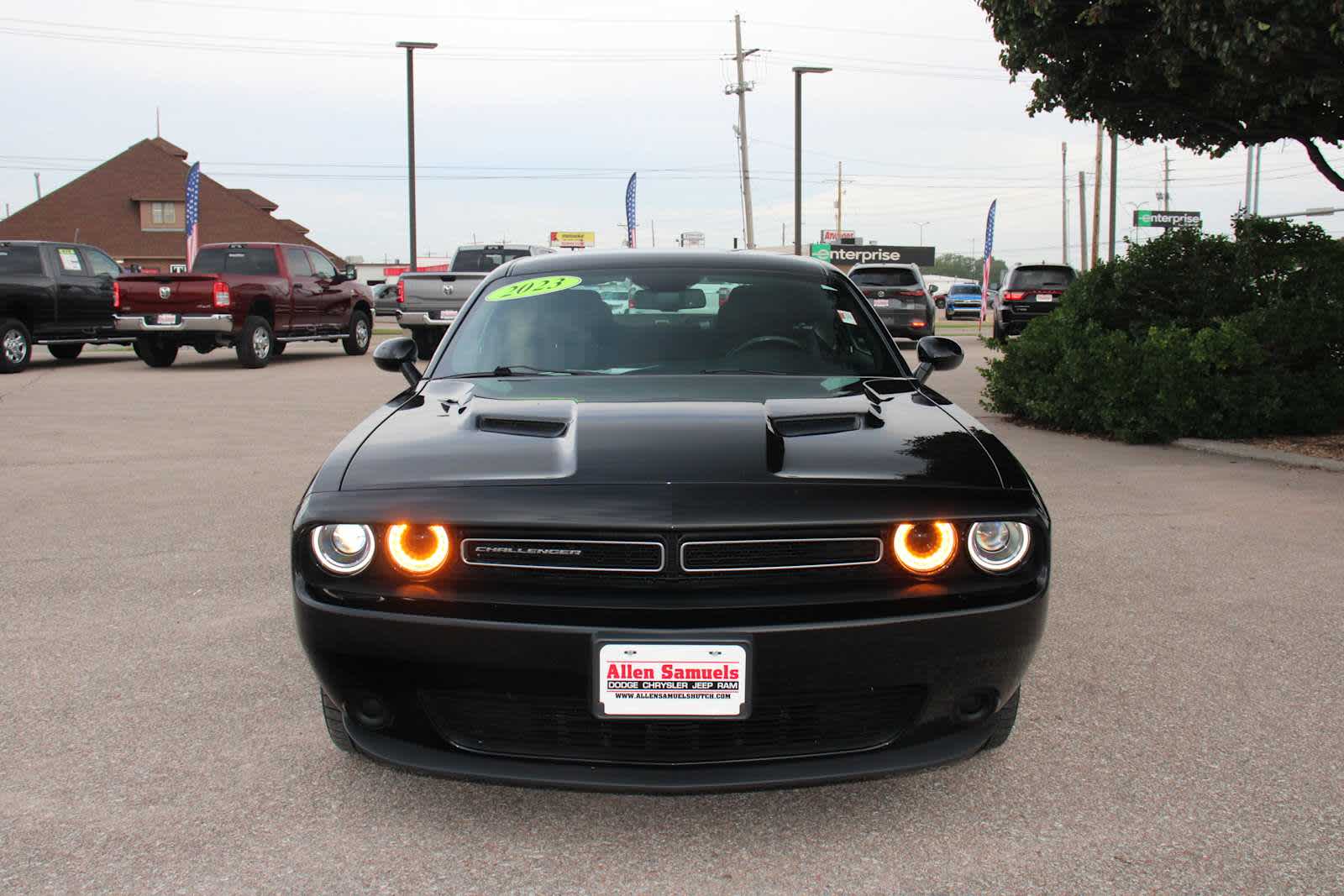 2023 Dodge Challenger SXT photo 4