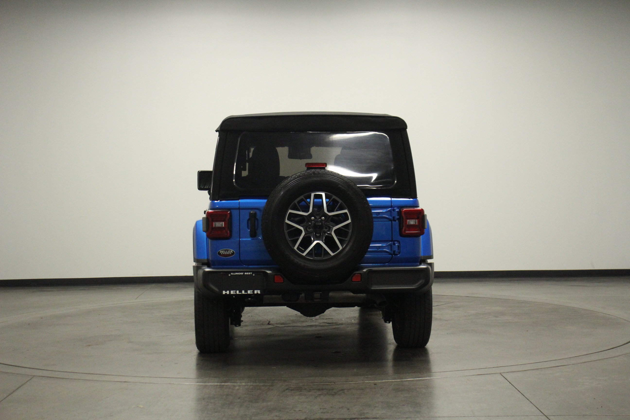 2024 Jeep Wrangler Sahara photo 6