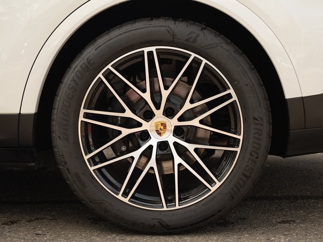 2024 Porsche Cayenne Base photo 12