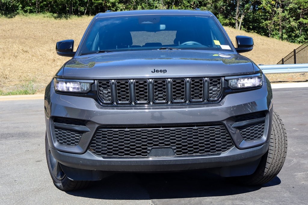 2022 Jeep Grand Cherokee Altitude photo 2