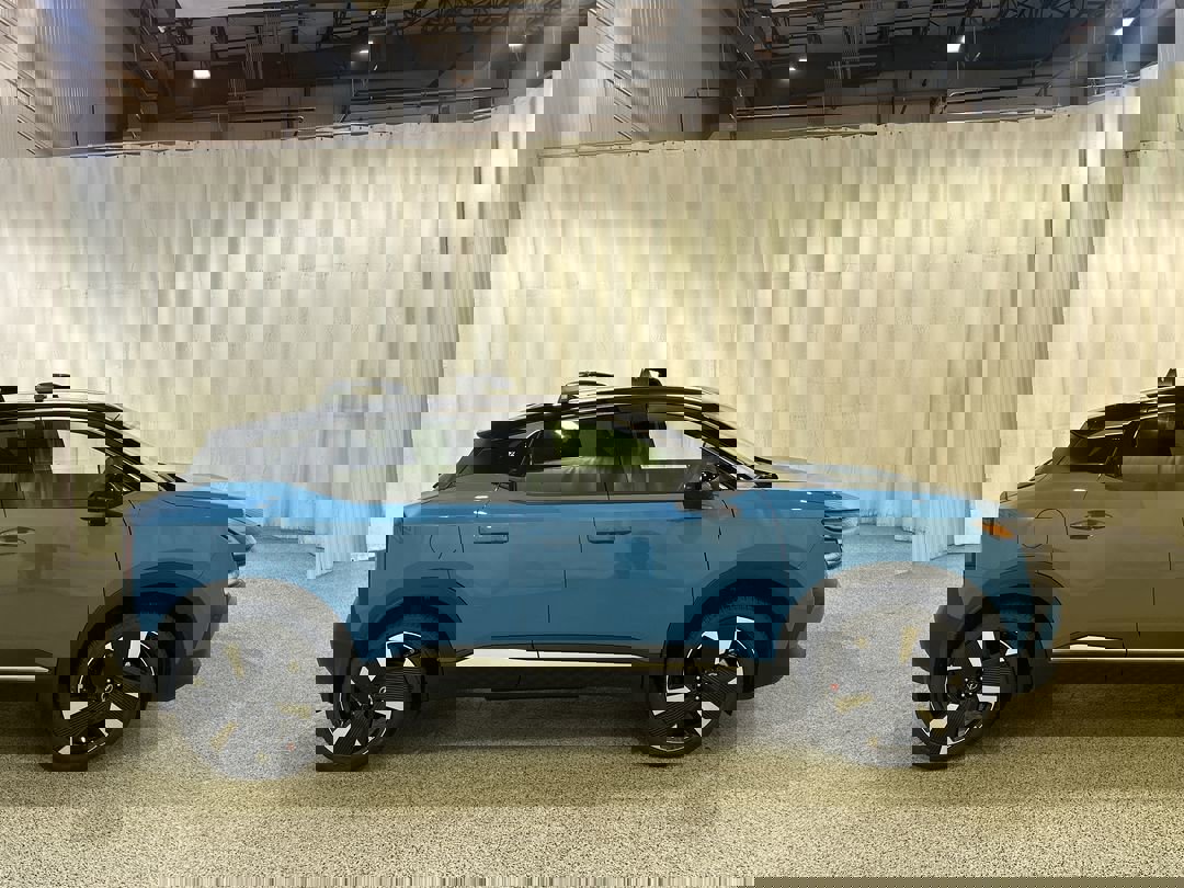 2026 Nissan Kicks SR photo 3