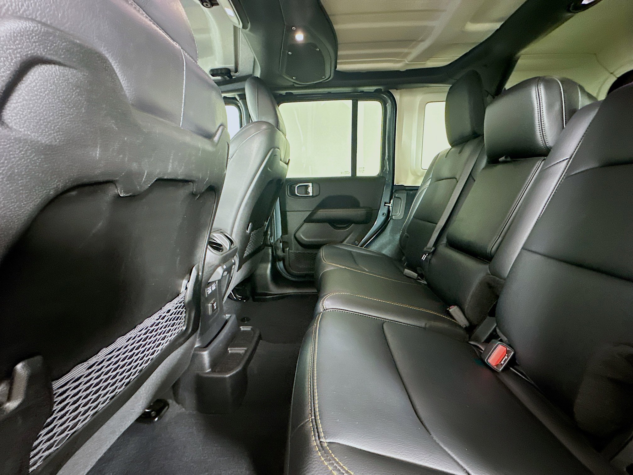 2024 Jeep Wrangler Sahara photo 32