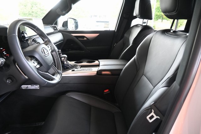 2024 Lexus LX 600 F SPORT photo 16