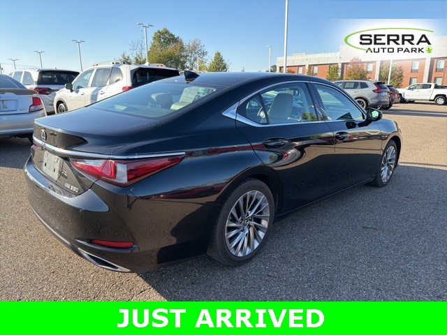 2019 Lexus ES 350 Luxury photo 3