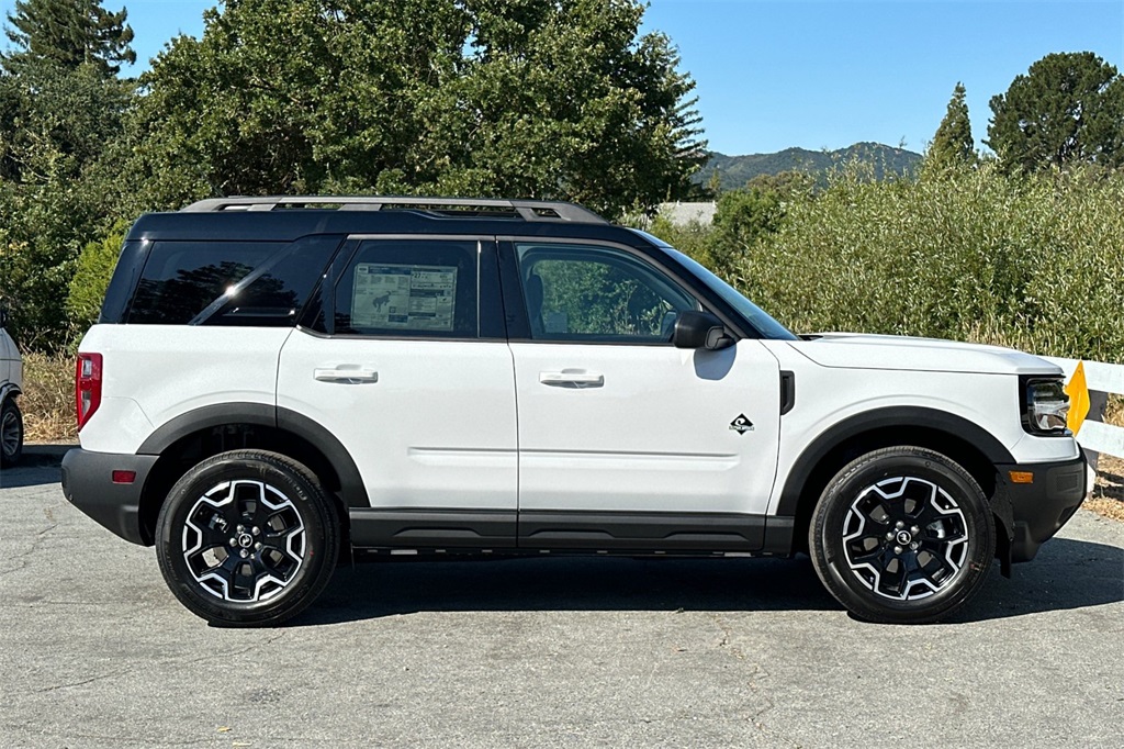 2025 Ford Bronco Sport Outer Banks photo 2
