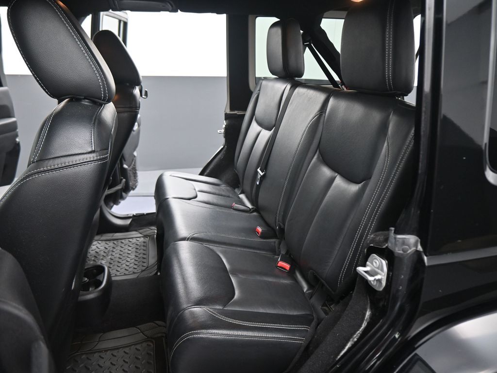 2016 Jeep Wrangler Unlimited Sahara photo 38