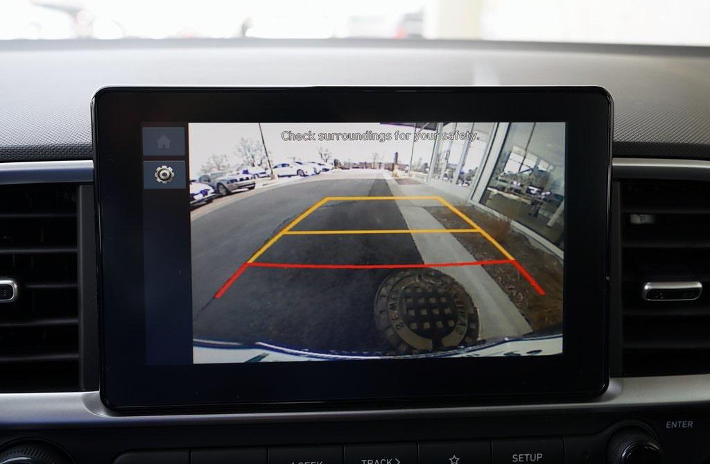 2025 Hyundai Venue SEL photo 16