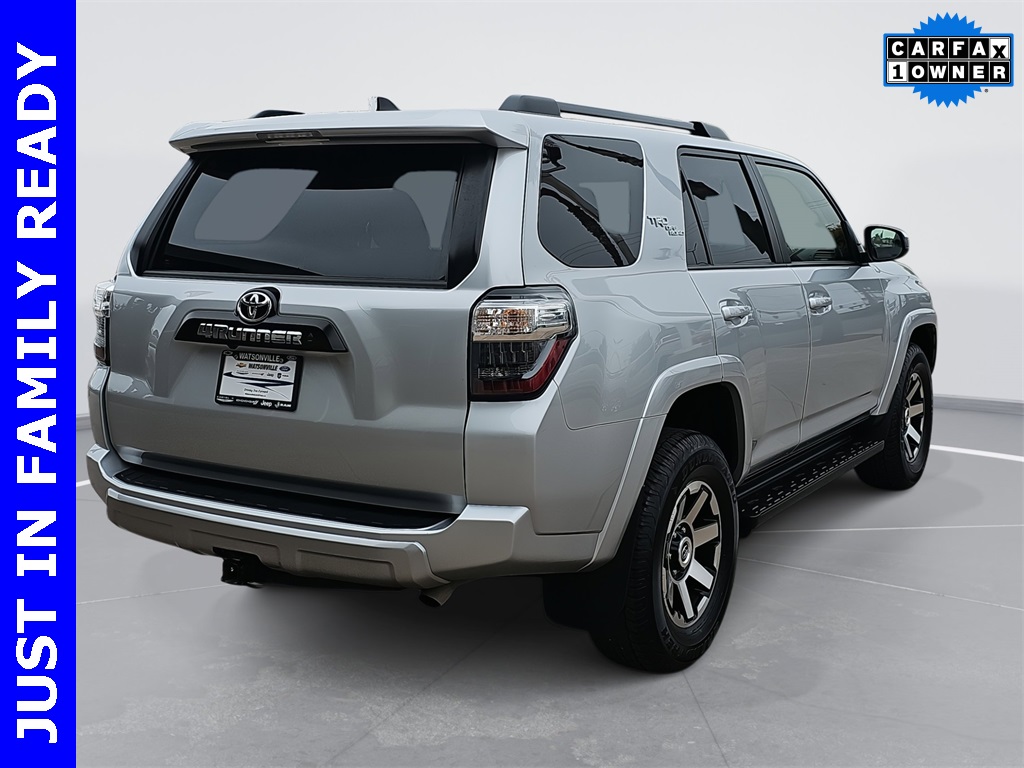 2024 Toyota 4Runner TRD Off-Road photo 2