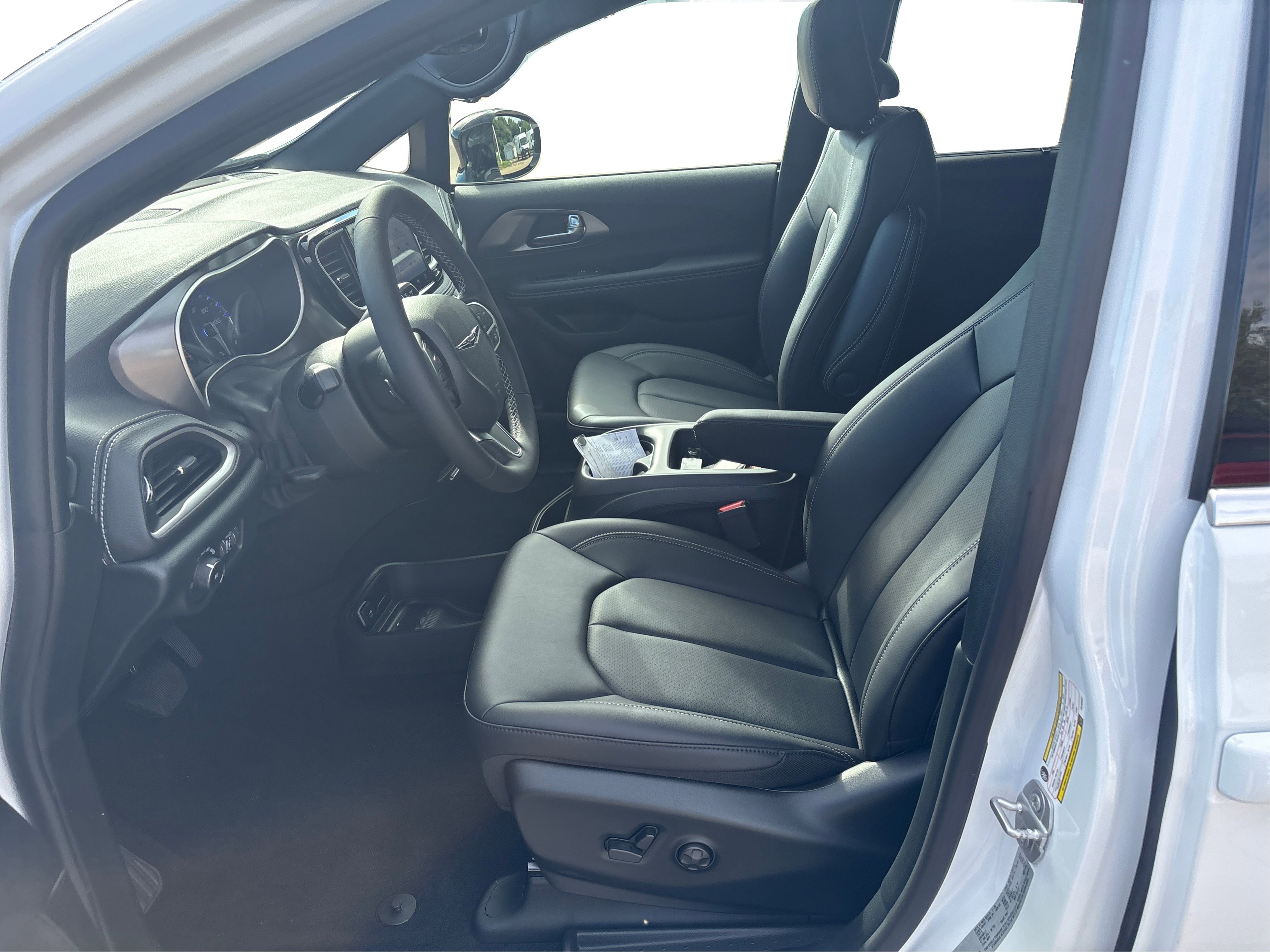 2026 Chrysler Pacifica photo 9
