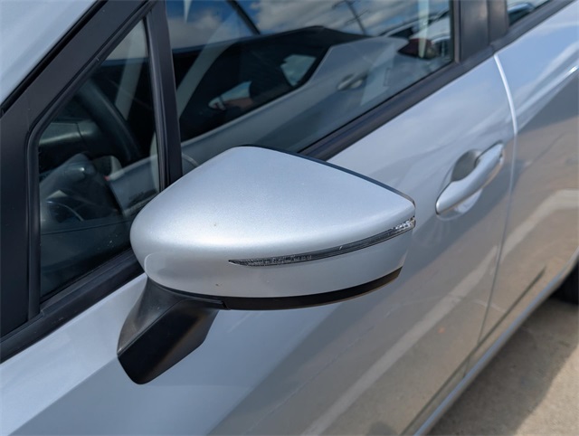 2021 Nissan Versa 1.6 SV photo 4