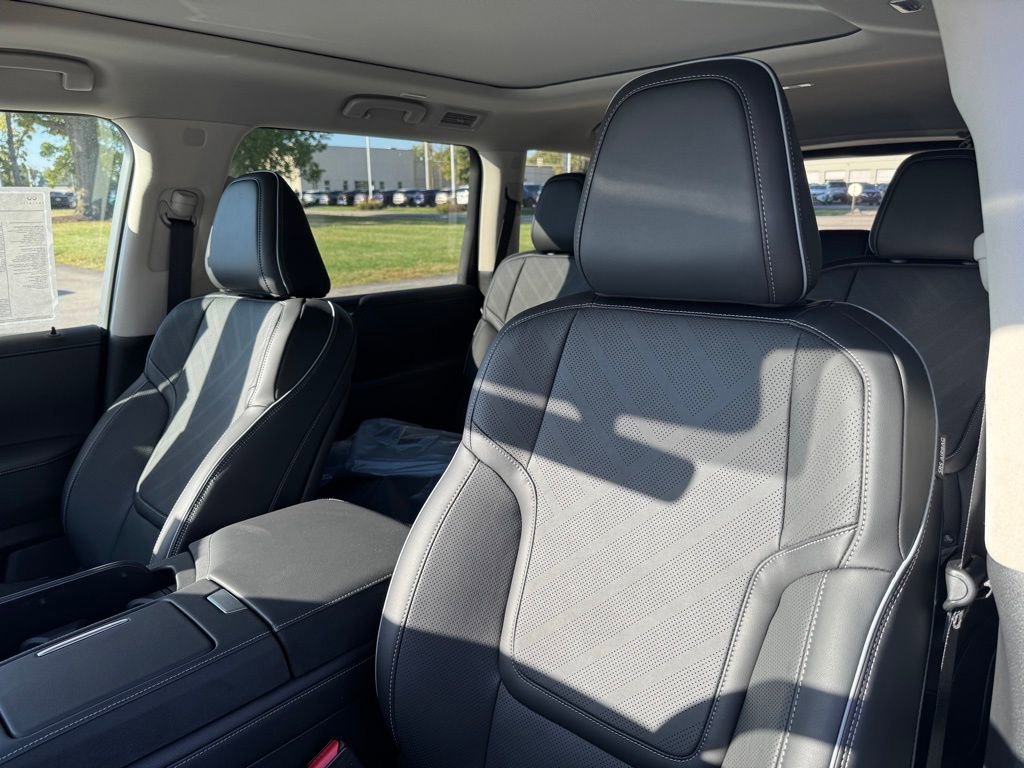 2026 Infiniti QX80 Luxe photo 5