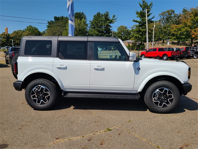 2025 Ford Bronco Outer Banks photo 3