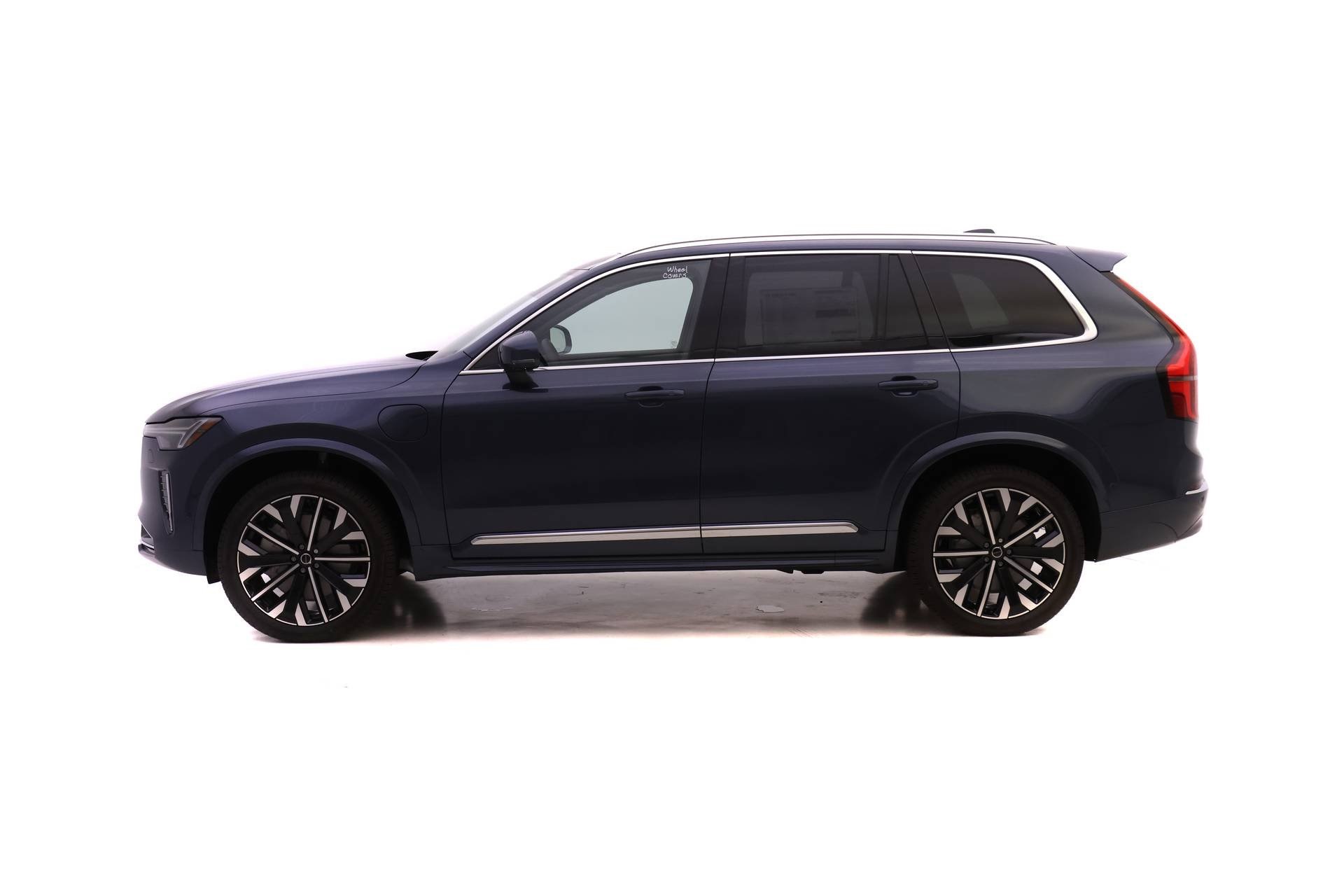 2026 Volvo XC90 T8 Plus photo 3