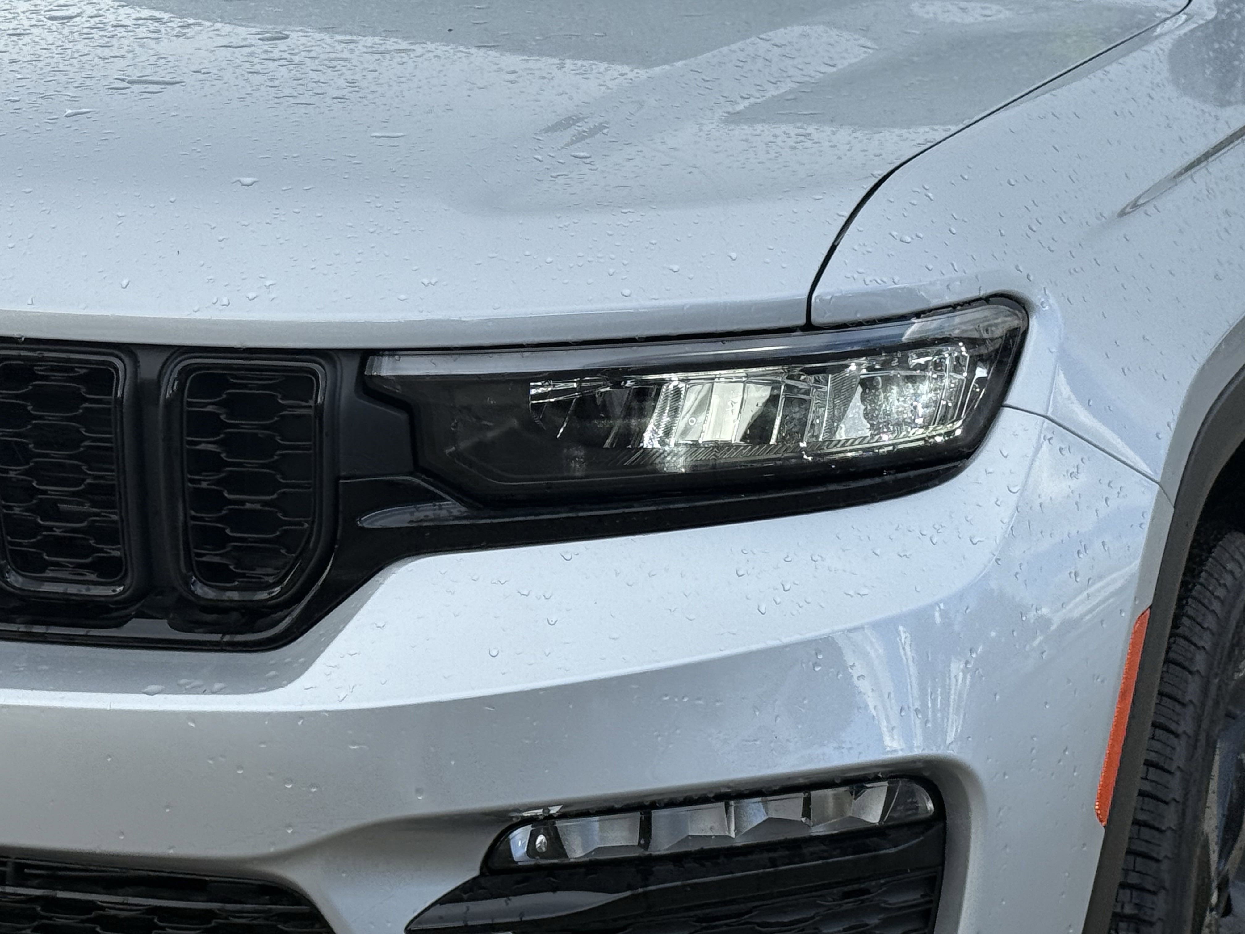 2025 Jeep Grand Cherokee Limited photo 4